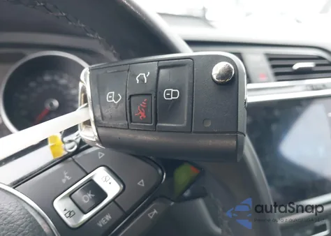 2020 Volkswagen Tiguan 2.0T Se/2.0T Se R-Line Black/2.0T Sel z USA, uszkodzony, nr VIN 3VV2B7AX5LM025213